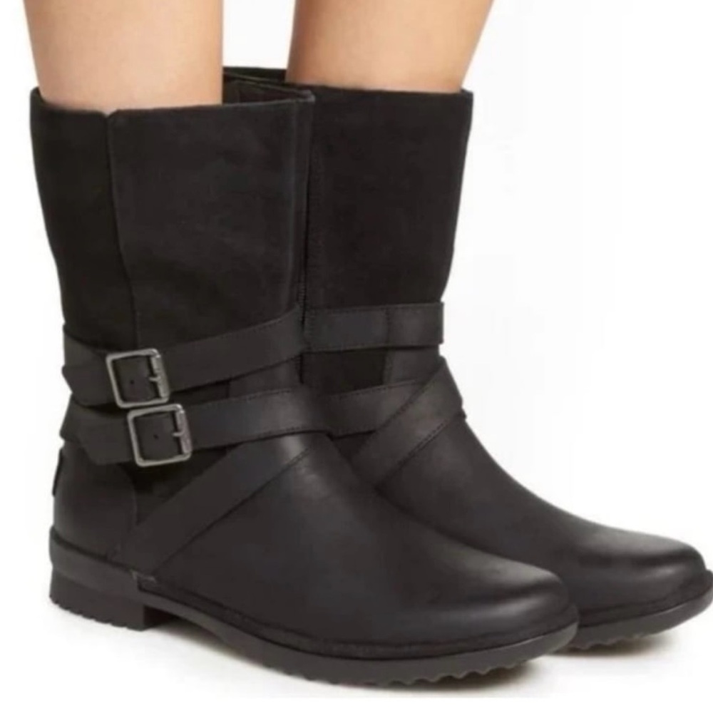 UGG Lorna Black Waterproof Leather Boot
US 7